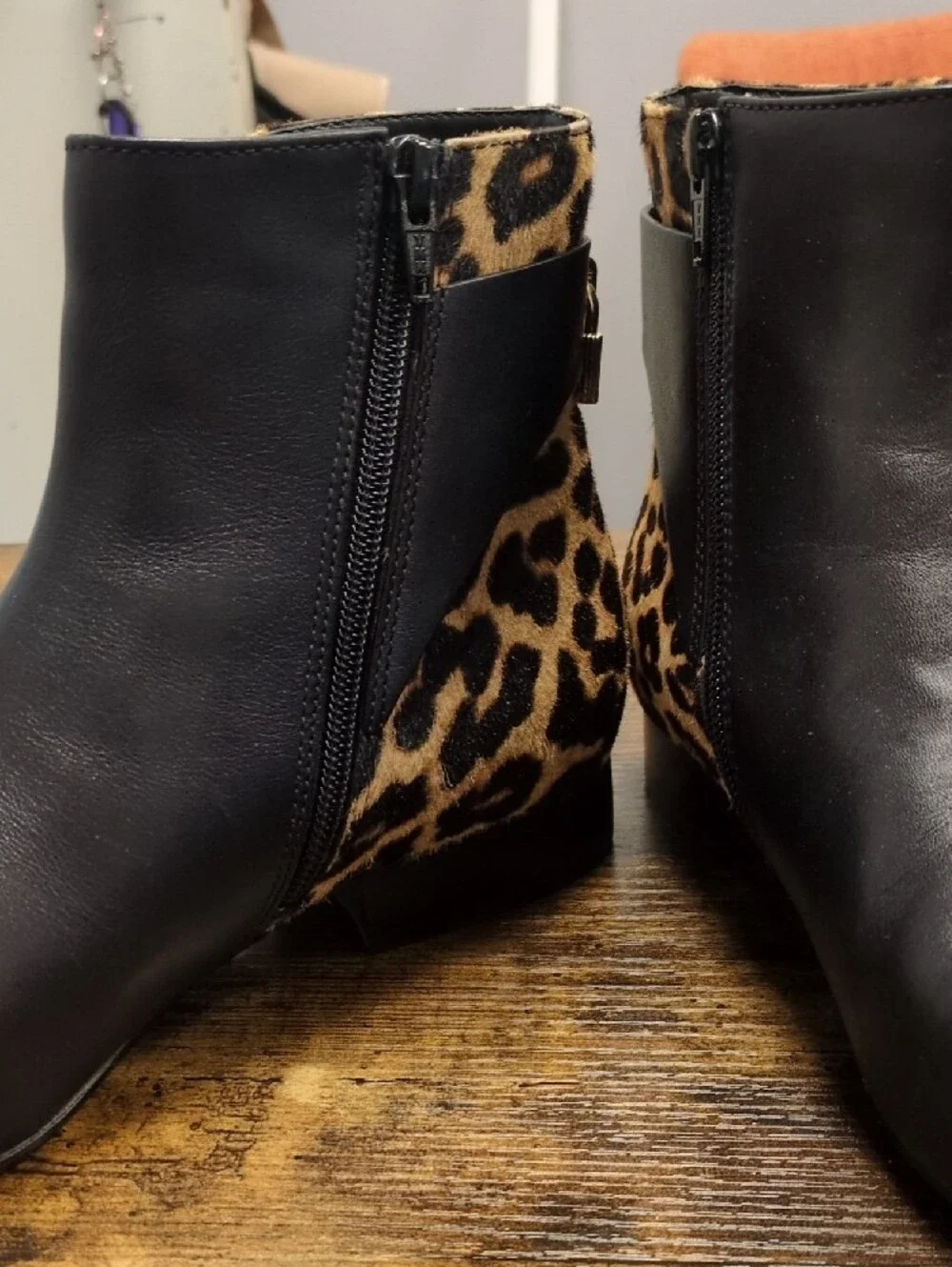 Women’s Michael Kors Black Leather Leopard Mira Booties/8.5M